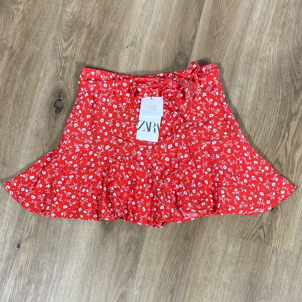 Zara Belted Mini Skort Red Floral Skater Skirt size medium